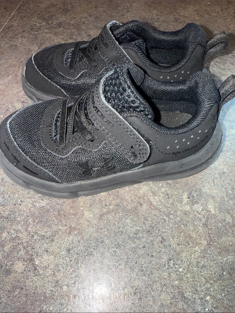 Under Armour Kids Black Hook-and-Loop Athletic Sneakers
